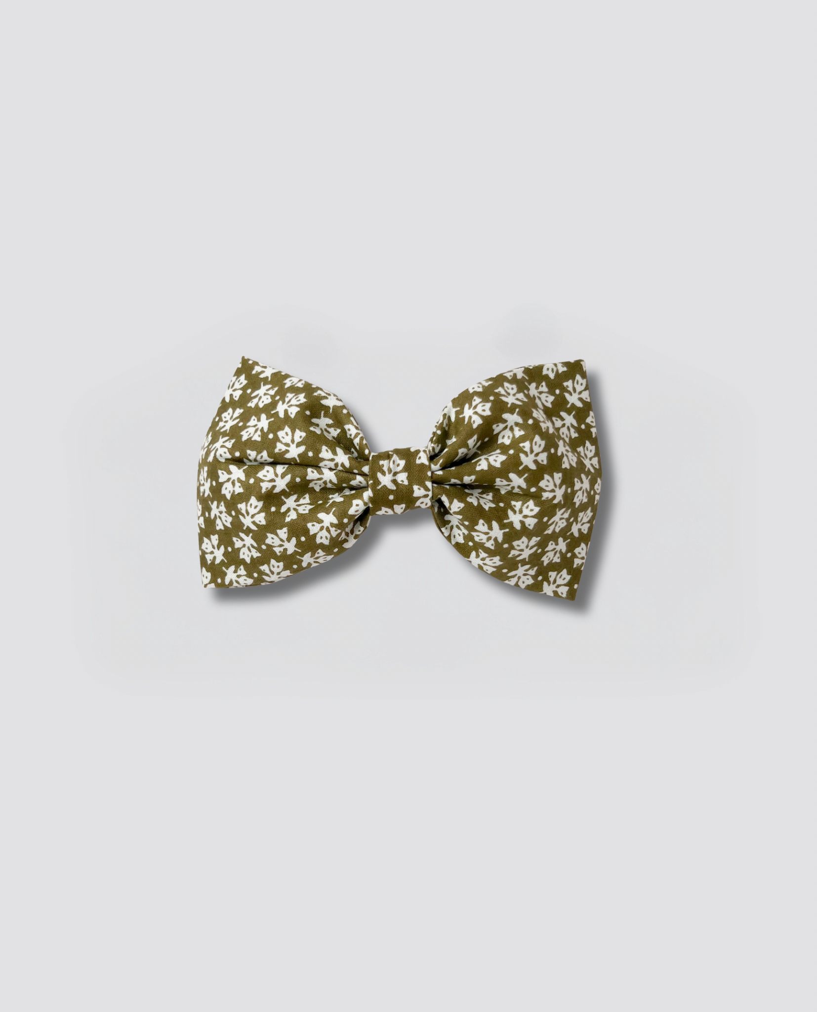 Green floral fabric bow clip made from organic cotton, featuring a vintage-inspired design perfect for sustainable, ethically made children's accessories.