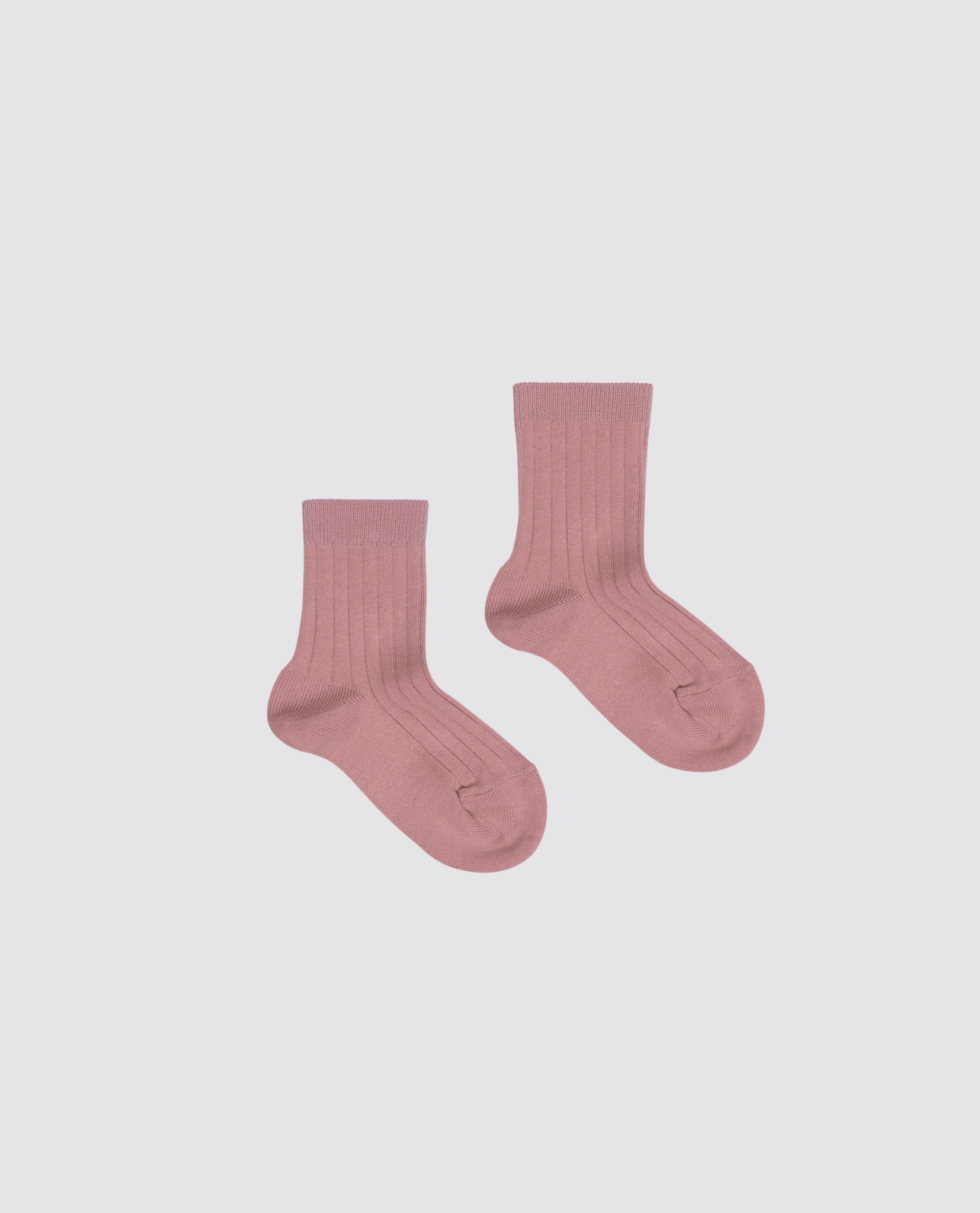 Pair of praline-colored ribbed ankle socks for kids made from a soft cotton blend, designed with a vintage-inspired, natural style for sustainable children's clothing.