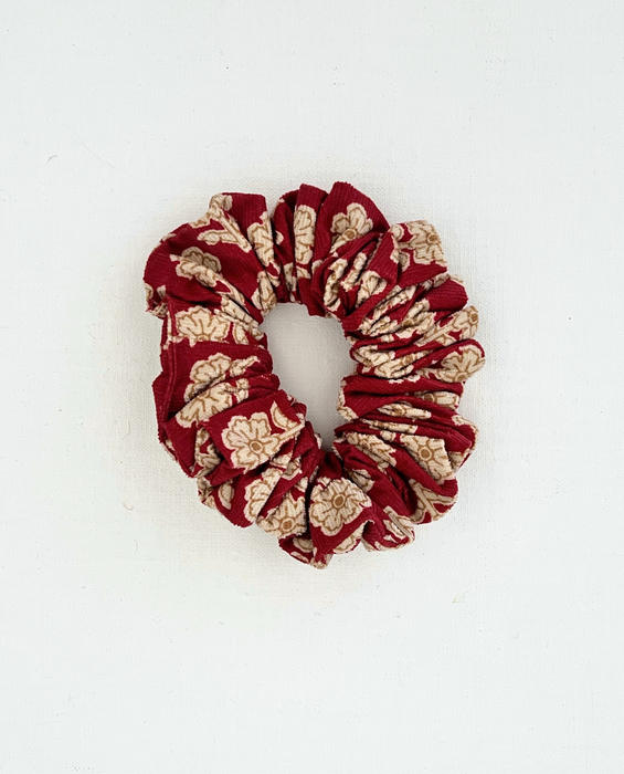 Scrunchie - myrtle floral in berry