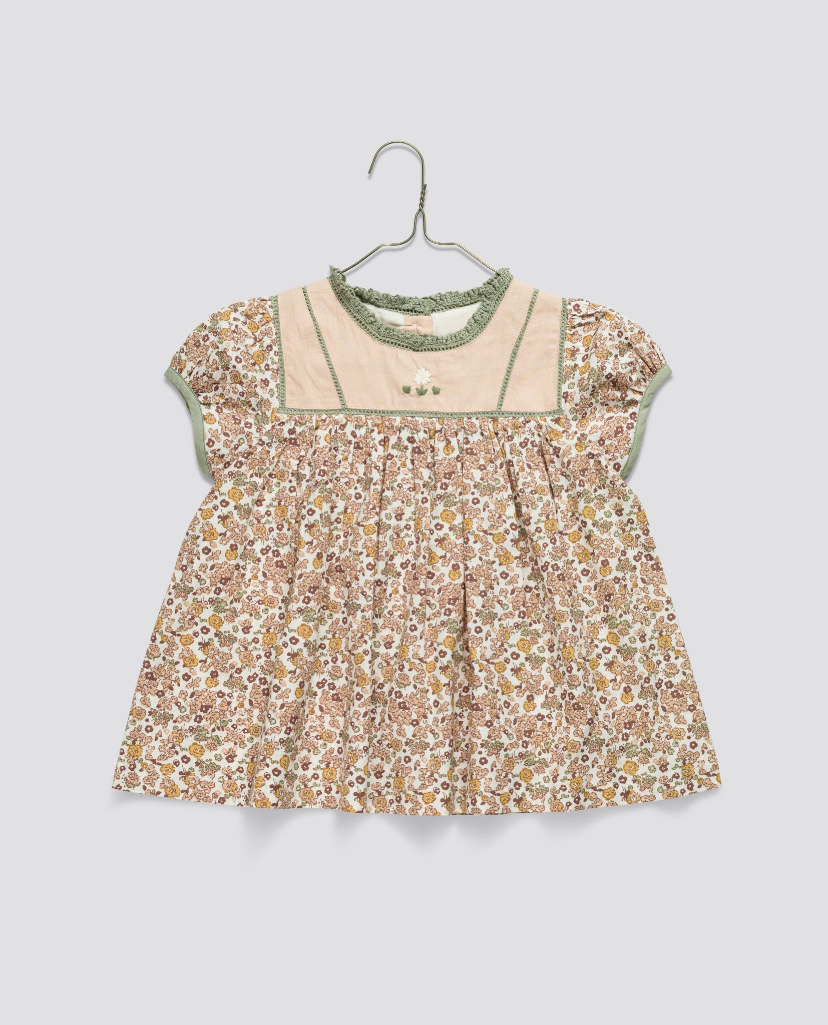Vintage-inspired girls blouse in soft organic cotton with delicate yarrow floral print and embroidered details, ethically made for a natural, sustainable childhood.