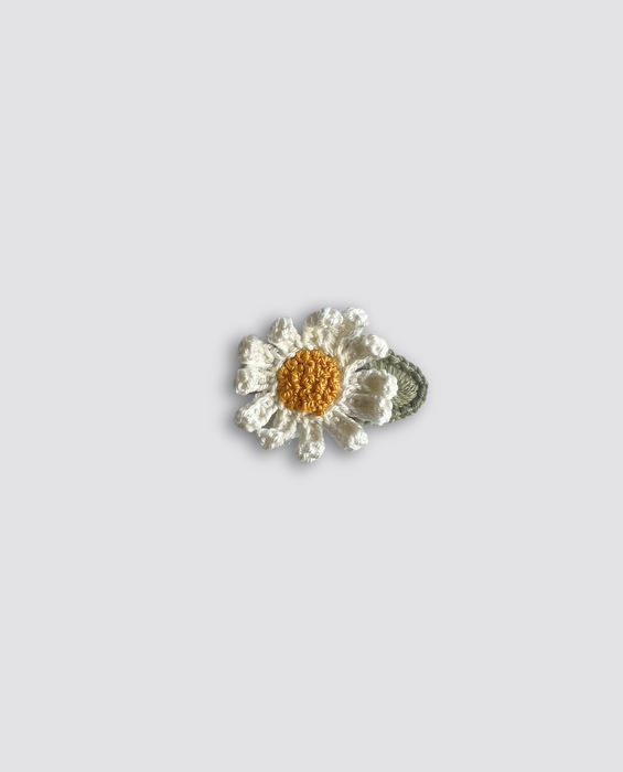 Crochet hair clip daisy